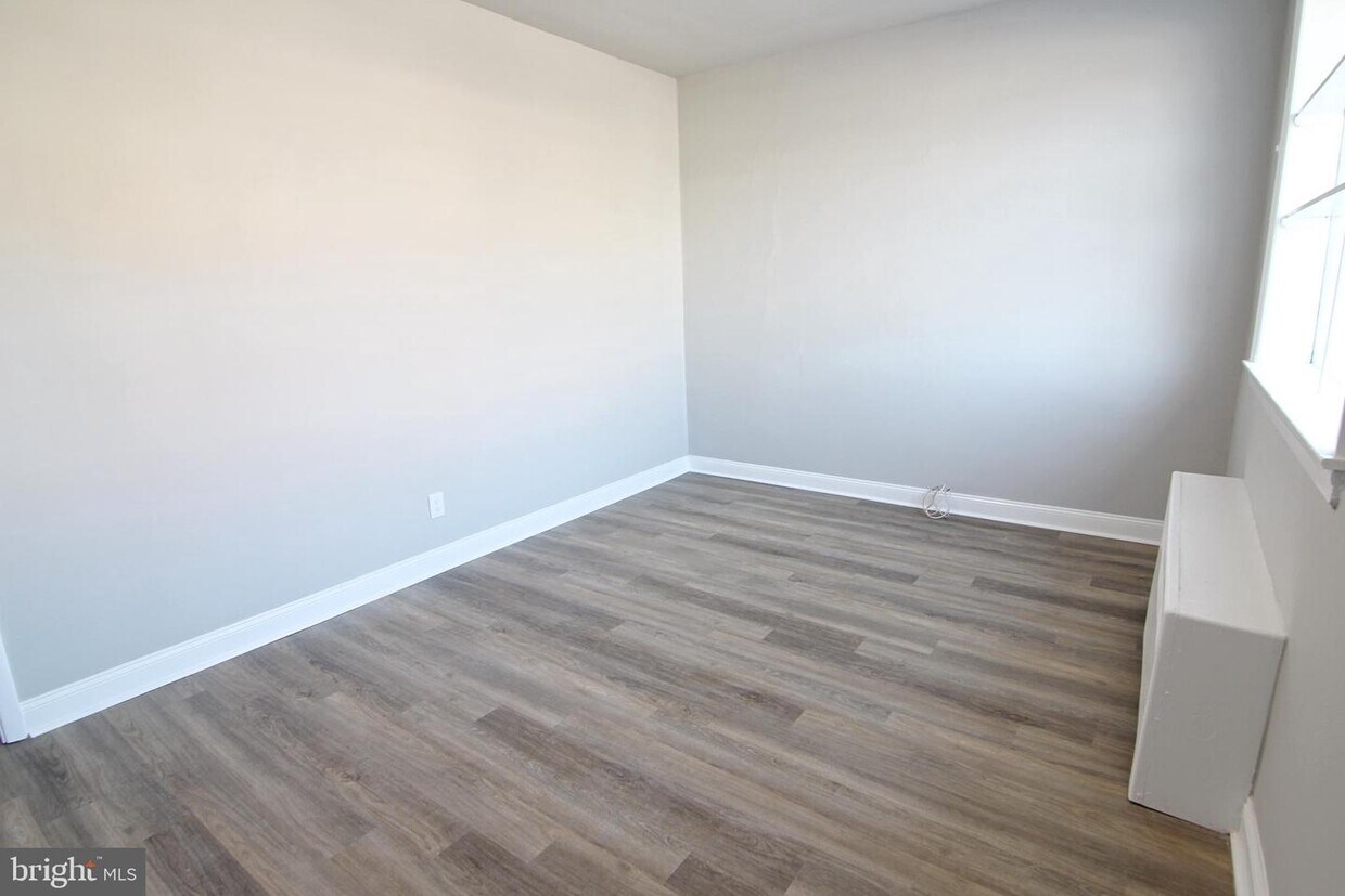 66 E 4th St Unit 1B, Bridgeport, PA 19405 Room for Rent in Bridgeport