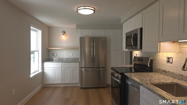 Building Photo - 387 Mixville Rd