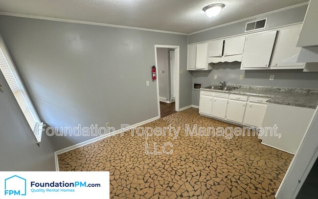 Building Photo - 3016 Sienna Rd