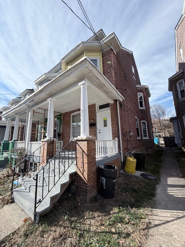 Building Photo - 659 Second St