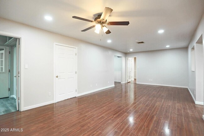 Building Photo - 3239 S Lebanon Ln