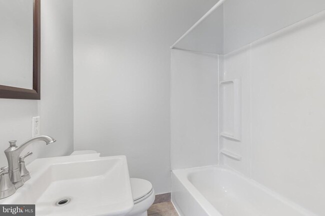 Foto del edificio - 2641 E Madison St