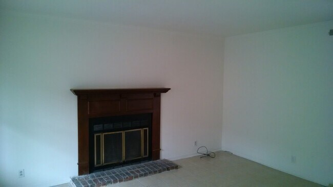 Foto del edificio - 1322 Quail Valley Rd