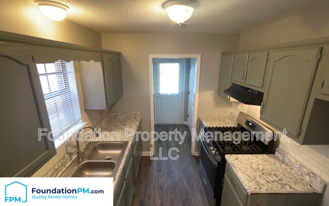 Foto del edificio - 3330 Edenshire Ln