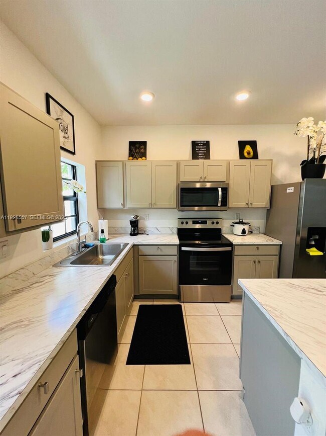 Foto del edificio - 711 SW 11th St