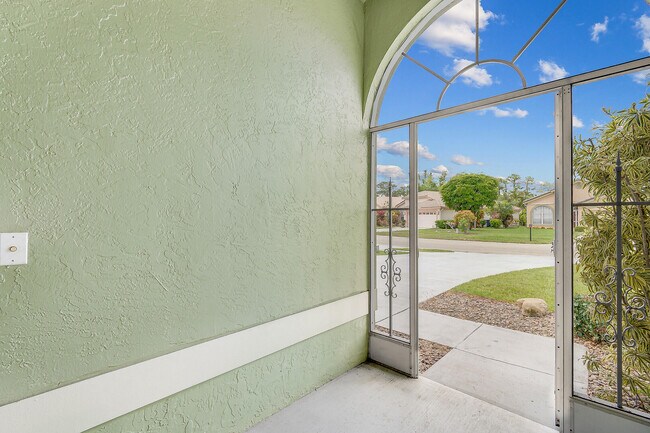 Building Photo - 830 Lake Wellington Dr