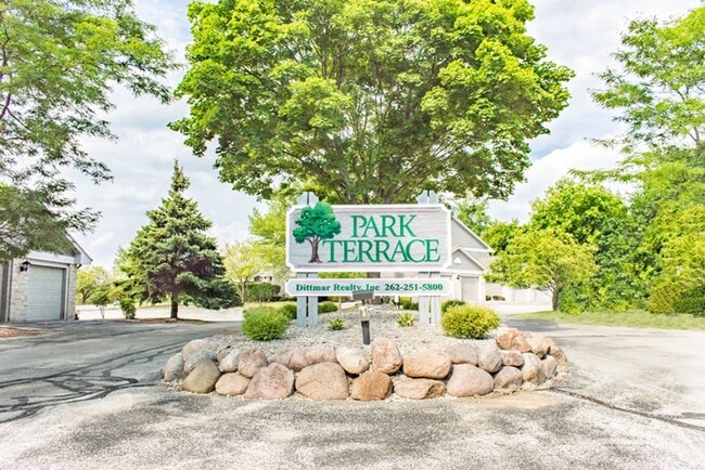 Building Photo - *RENT SPECIAL* - RENOVATED Condo Style Upper 1 Bedroom 1 Bathroom Apartment Available