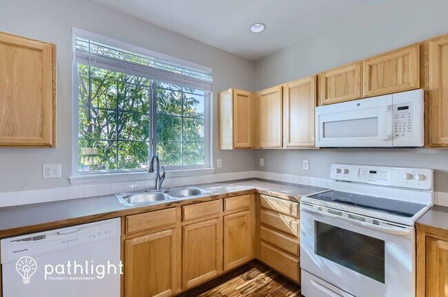 Building Photo - 3371 Bayberry Ln