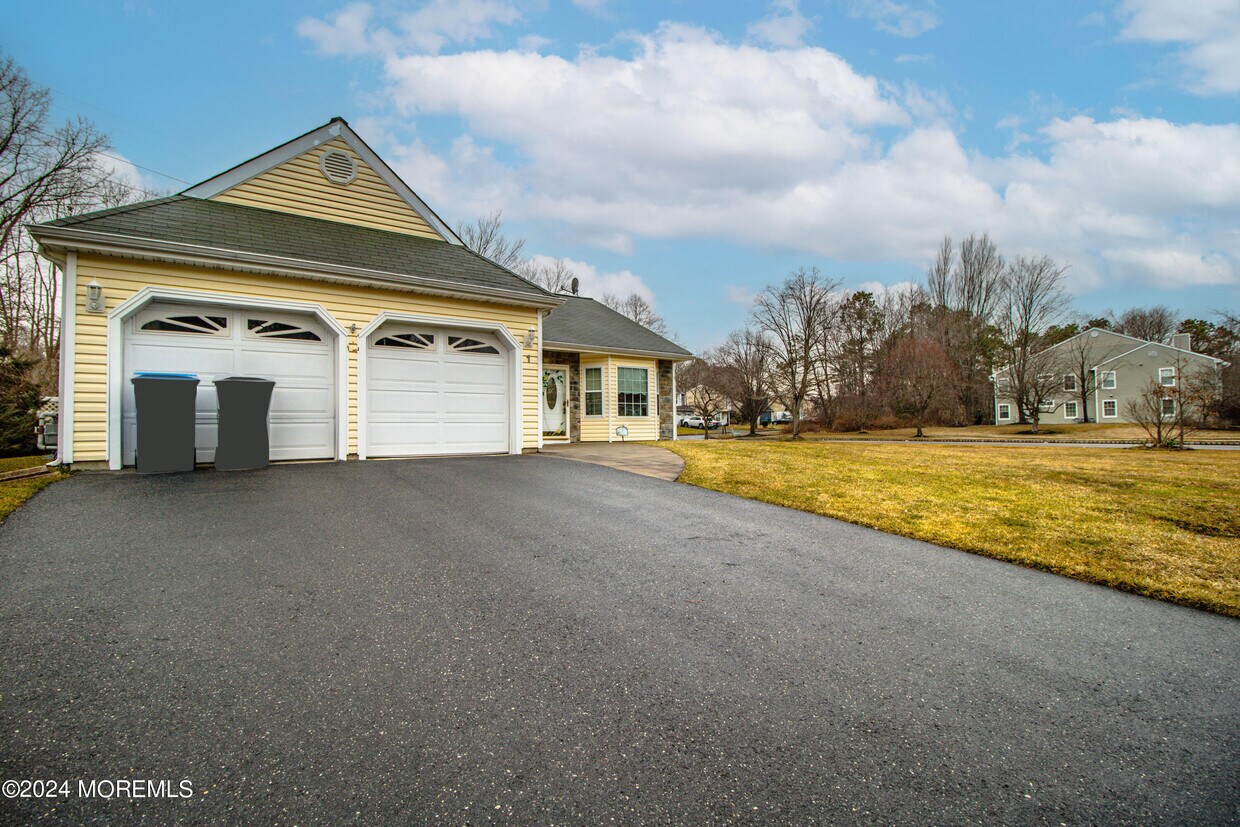 1 Bridle Path, Tinton Falls, NJ 07753 House Rental in Tinton Falls