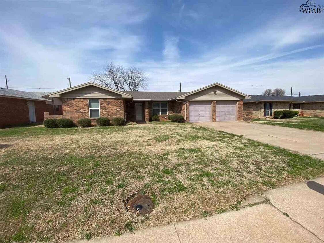 Primary Photo - 5228 E Woodhaven Dr