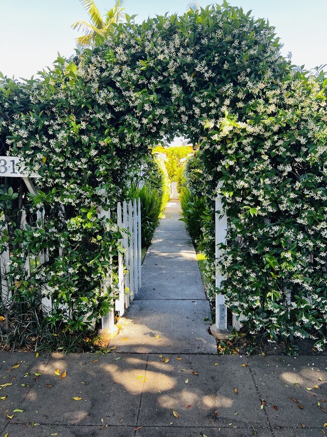 entrada a la propiedad - 3116 Colorado Ave