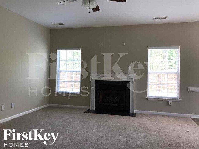 Building Photo - 3750 Wharton Dr