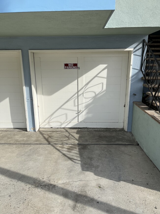 Big garage and parking pad - 20 Grand Ave