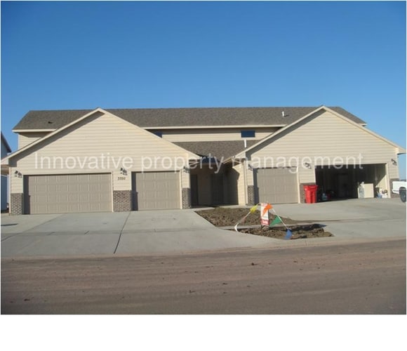 Primary Photo - 3700 W 93rd St