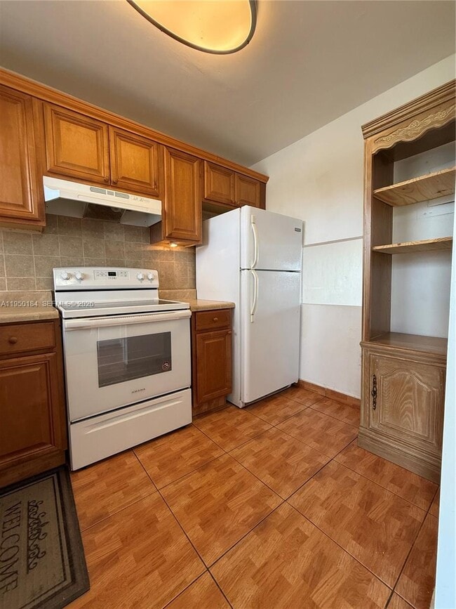 Foto del edificio - 8135 Sunrise Lakes Blvd