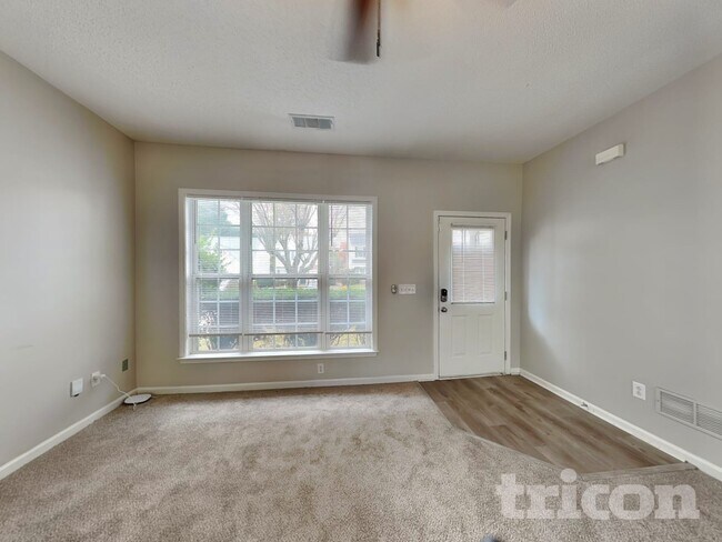 Foto del edificio - 1654 Heyford Cir NW