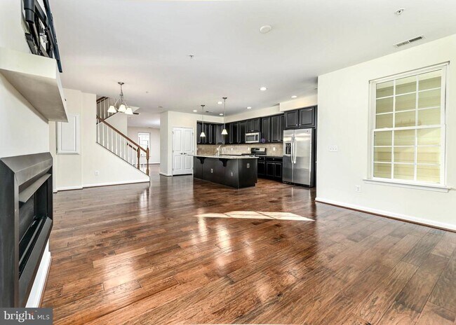 Foto del edificio - 459 Kornblau Terrace SE