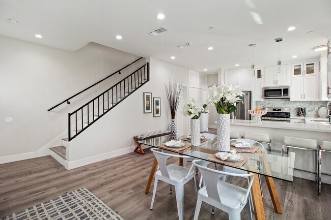 Foto del edificio - 6841 Radford Ave