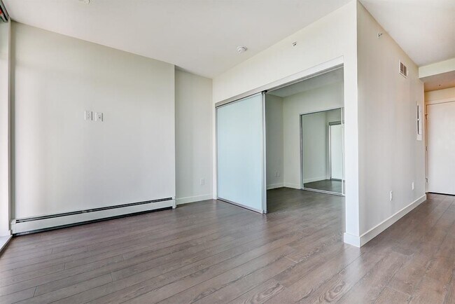 Photo du bâtiment - 13308 Central Ave