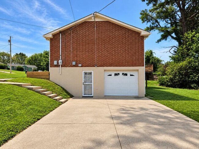 Foto del edificio - 720 Ranch Hill Dr