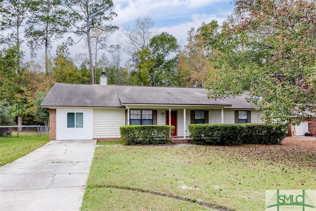 Primary Photo - 100 Lord Effingham Dr