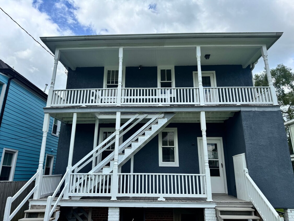 Renovated 2 bed 1 bath duplex Unit-Richmon... - Renovated 2 bed 1 bath duplex Unit-Richmon...