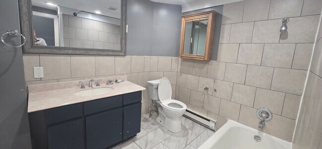 Building Photo - Beautiful 3/4 bedroom, 1 Bath