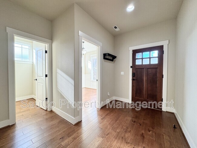 Building Photo - 7609 SW Applegate Dr