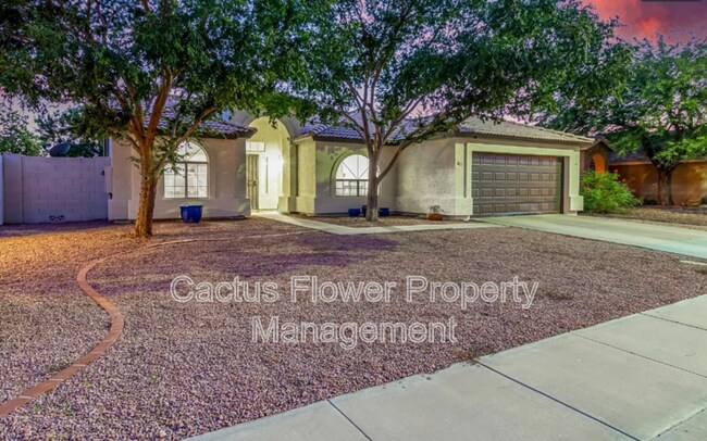 Building Photo - 691 W Fairview St