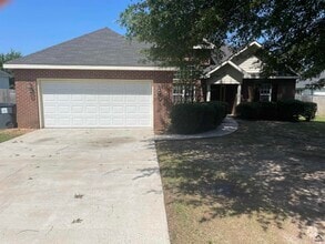 Building Photo - 302 Myles Ln