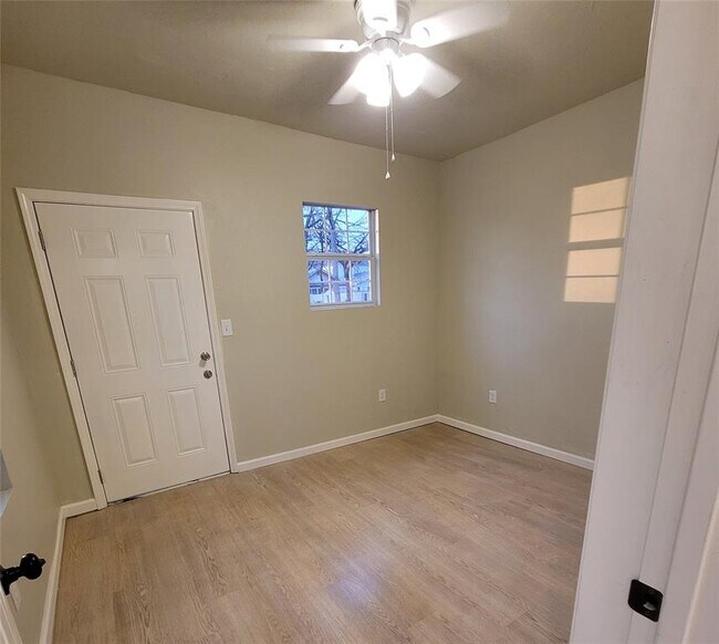 Foto del edificio - 506 N Beard Ave