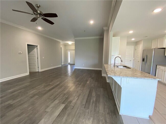 Building Photo - 3804 SW Mistletoe Ave