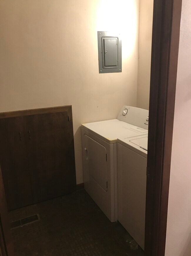 Foto del edificio - 1458 Eastview Dr