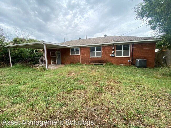 Foto del edificio - 4 br, 1 bath House - 3220 SE 19th St.