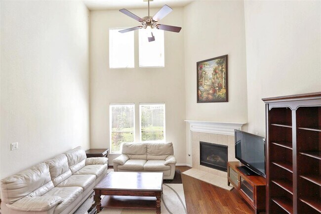 Foto del edificio - 25719 Westbourne Dr