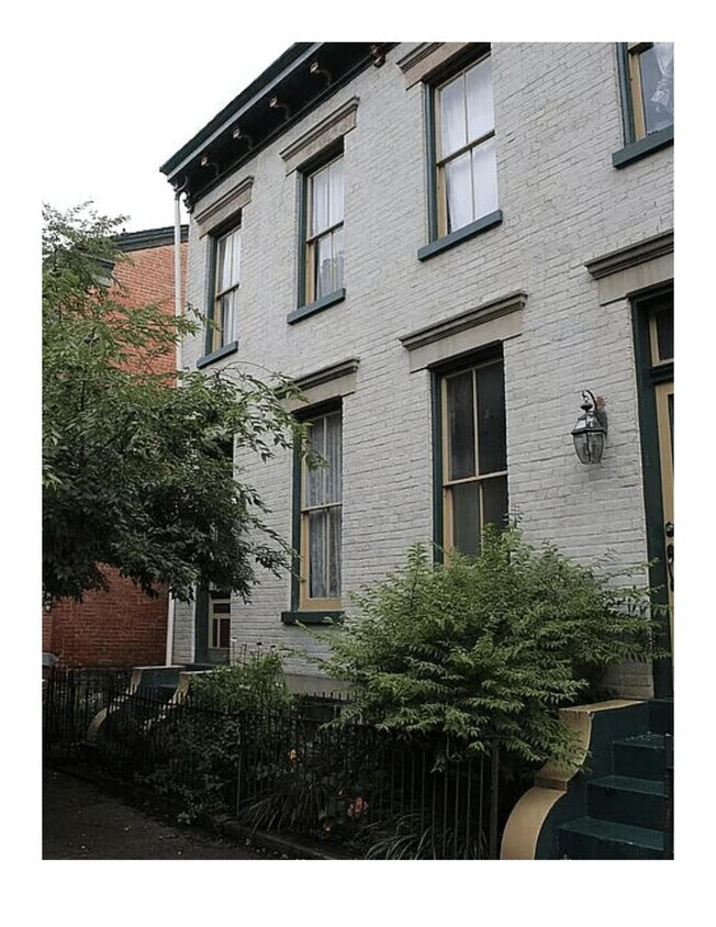 Primary Photo - 212 E 5th St