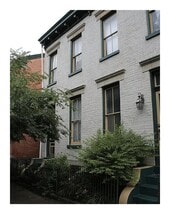 Building Photo - 212 E 5th St