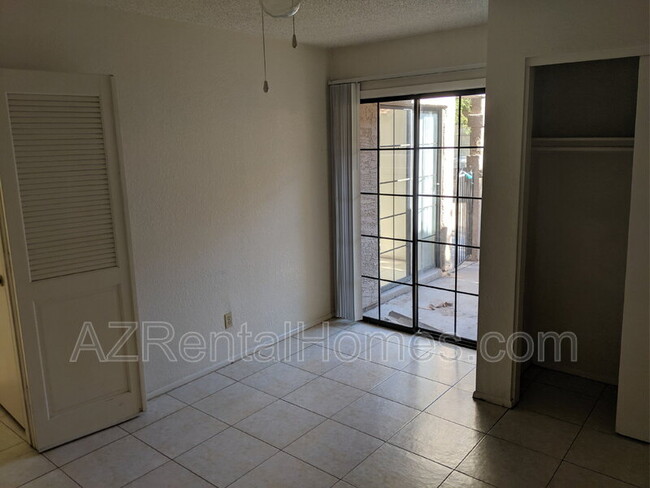 Foto del edificio - 819 N College Ave