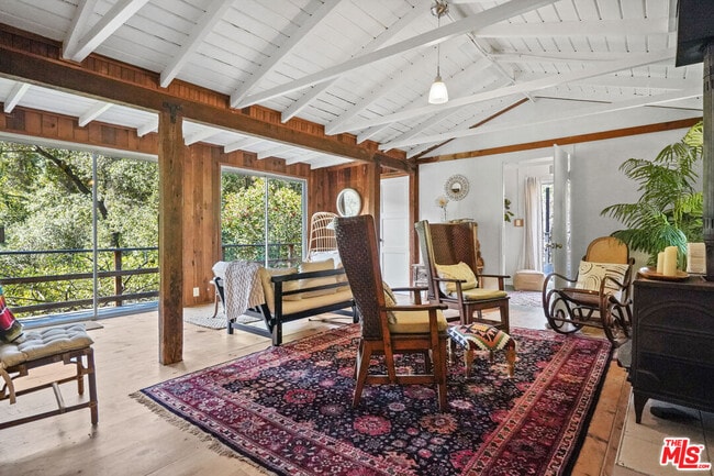 Building Photo - 764 Old Topanga Canyon Rd