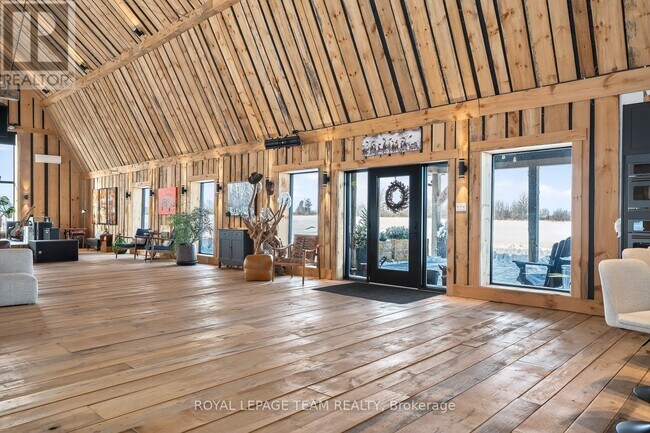 Photo du bâtiment - 877 Huntmar Dr