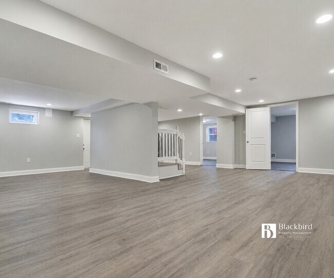 Foto del edificio - 11901 Crestwood Ave S