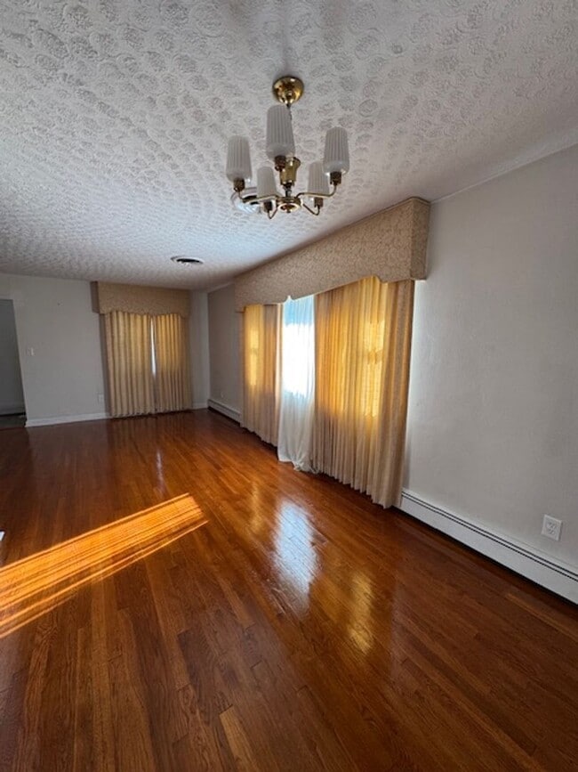 Foto del edificio - Spacious Brick Rancher