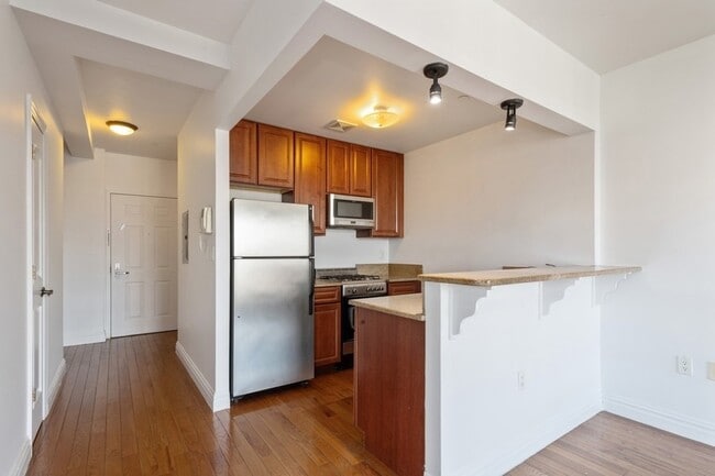 Foto del edificio - PERFECT ONE BEDROOM APT