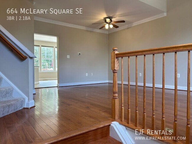 Building Photo - 664 McLeary Square SE