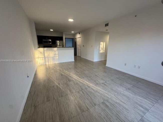 Building Photo - 1801 SW 32nd Ave