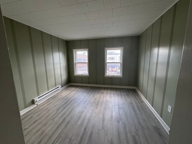 Building Photo - 20 S Hickory St