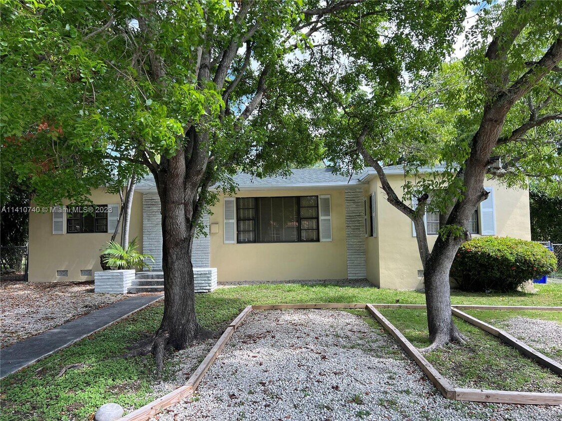 Primary Photo - 661 NE 51st St