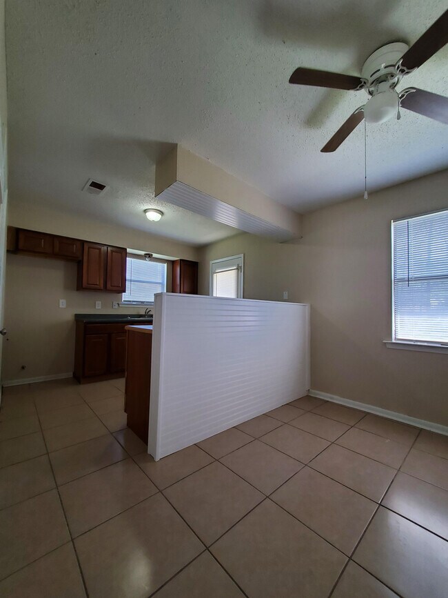 Foto del edificio - 1805 Courtney Dr