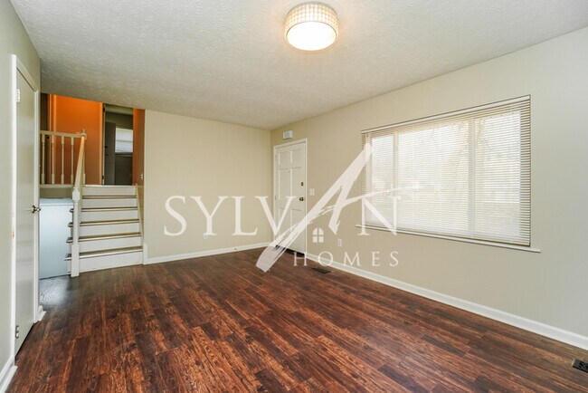 Foto del edificio - Fall in love with this 4 BR, 2 BA home