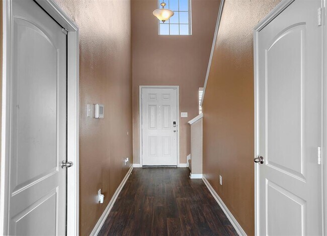 Building Photo - 3001 Seacrest Ln